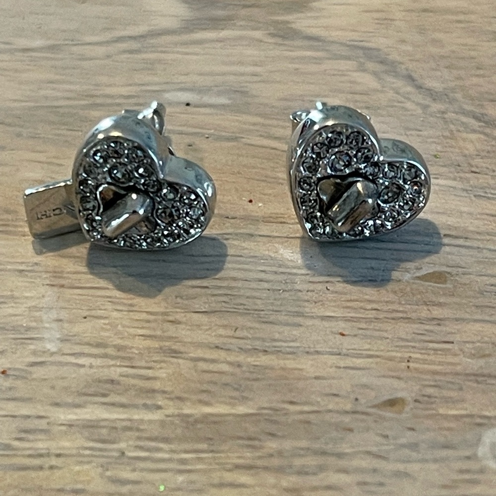 BNWT Heart Coach Post Earrings - Picture 5 of 7